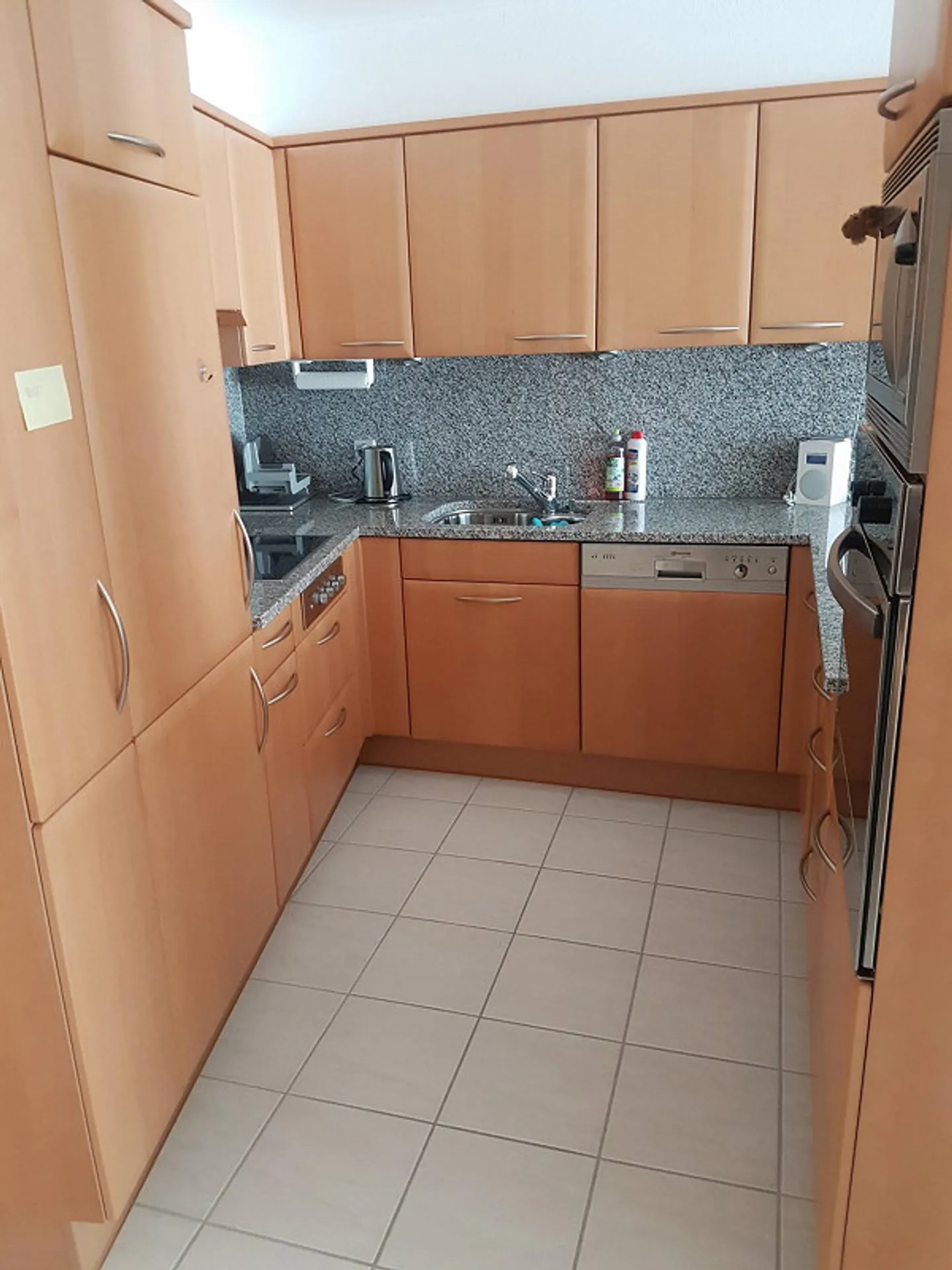 Sunny, centrally located 2.5 room apartment - Photo 5 of 9