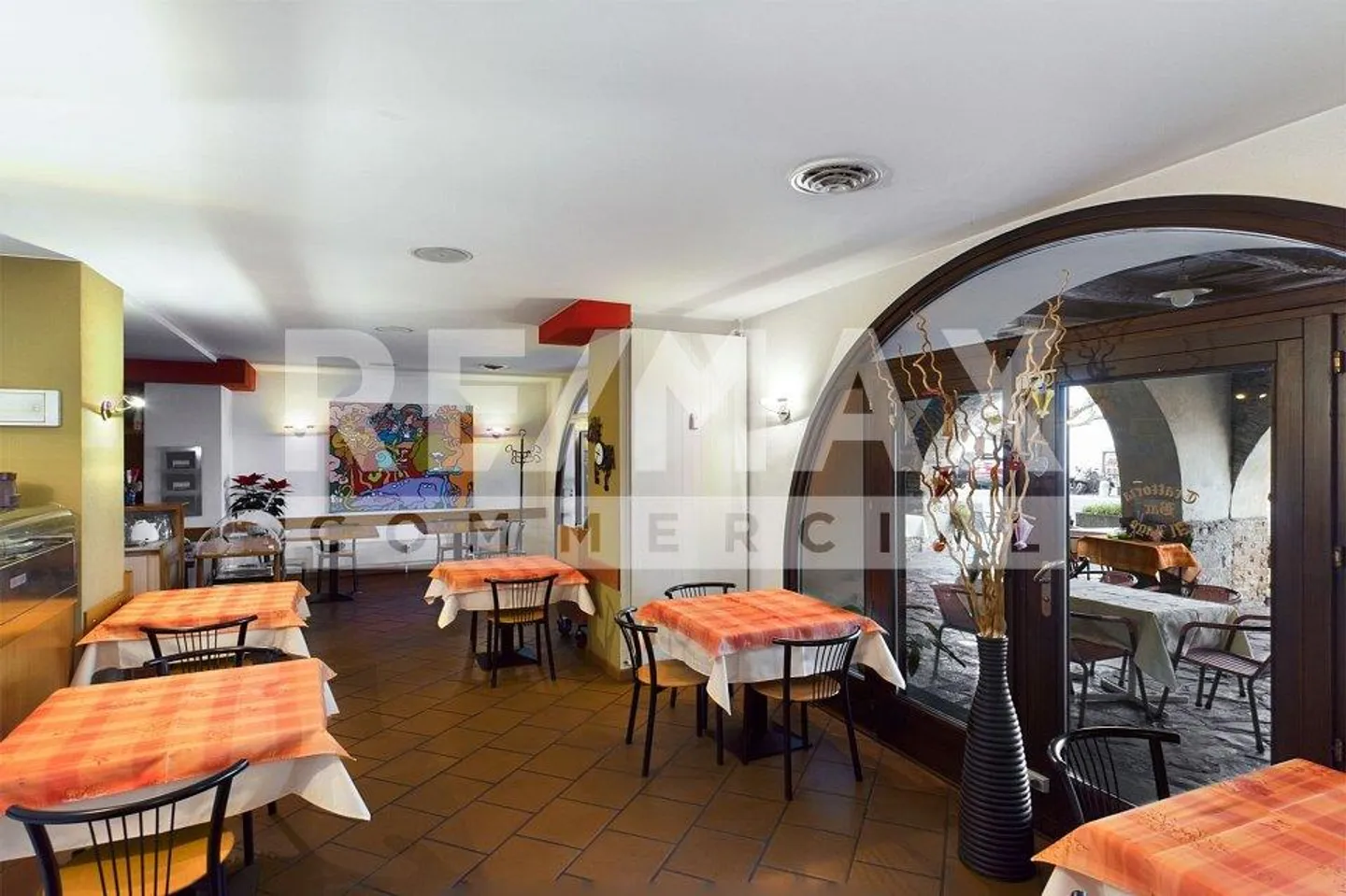 Mixed-use building for sale - Photo 6 of 13