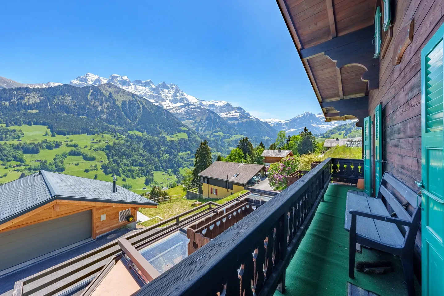 Chalet with panoramic mountain views - Photo 9 of 15