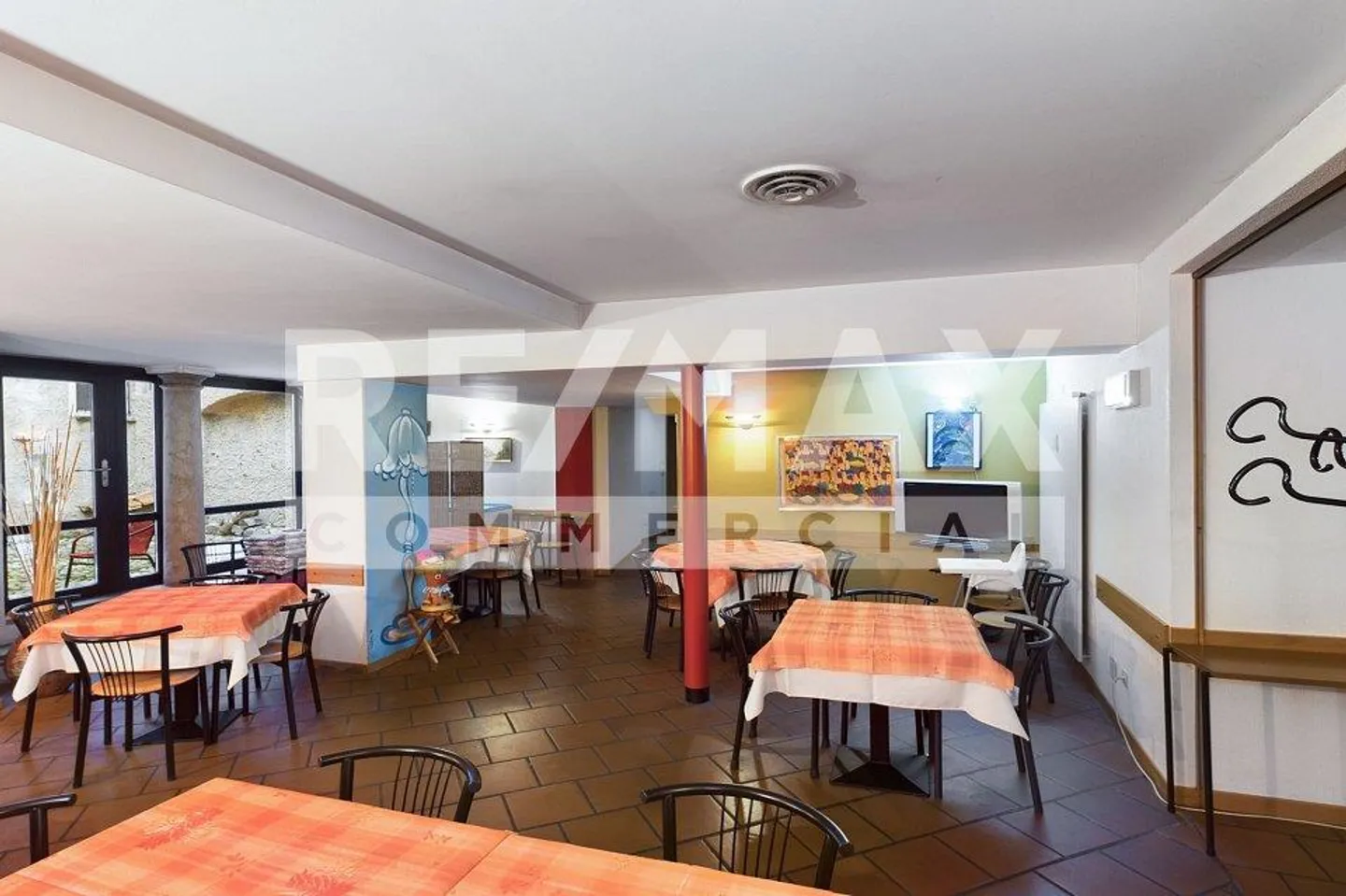 Mixed-use building for sale - Photo 12 of 13