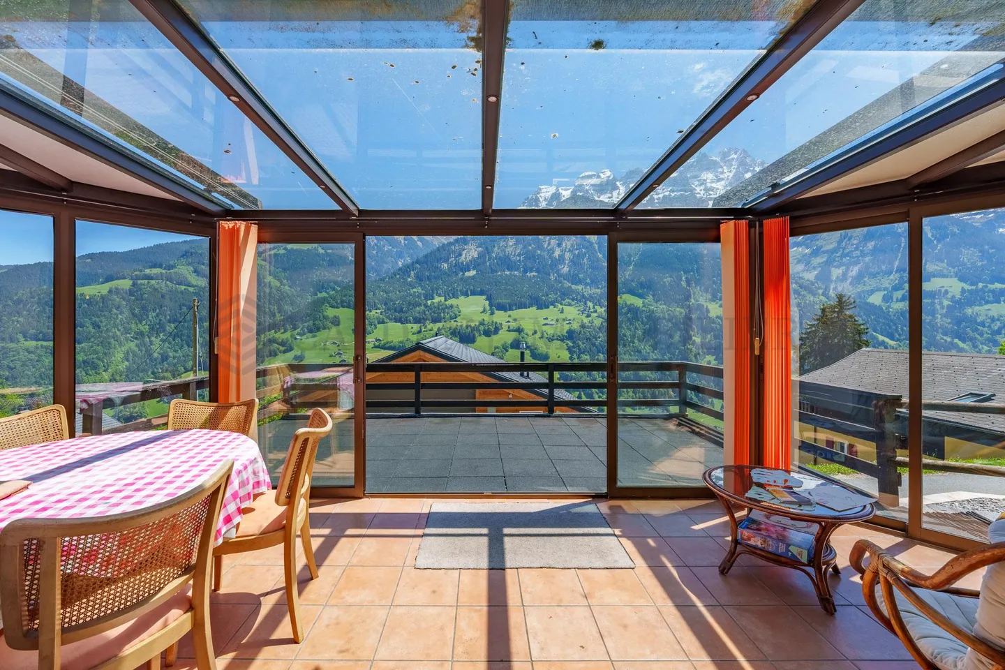 Chalet with panoramic mountain views - Photo 7 of 15