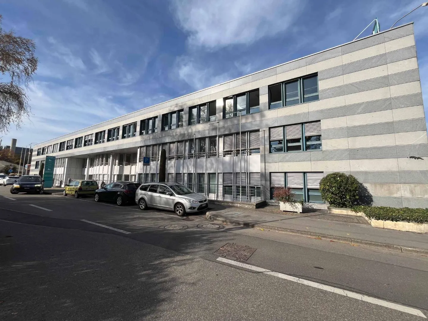 Offices of 164m2 - bright near the airport and the Place des Nations - Photo 6 of 8