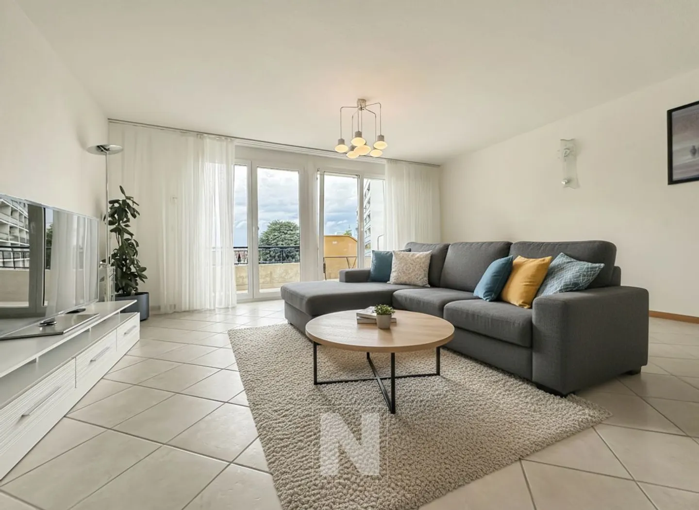 Spacious Triplex Apartment in Renens - Photo 2 of 13