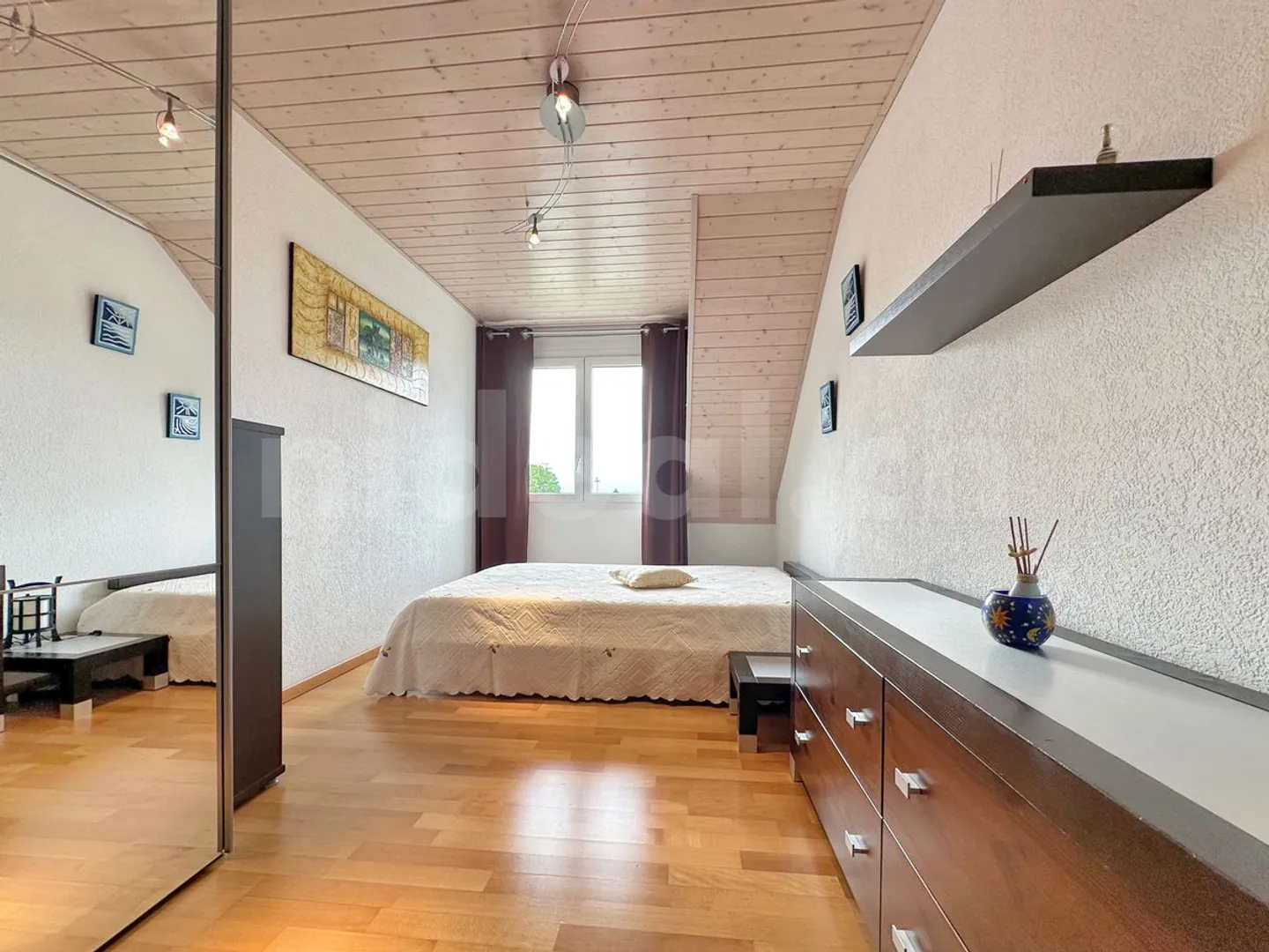 Spacious Triplex Apartment in Renens - Photo 5 of 13