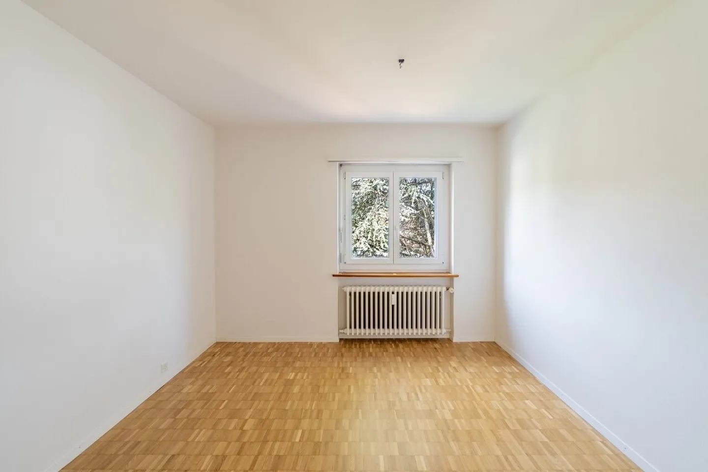 Ampio appartamento di 4,5 stanze in affitto - Foto 3 di 13
