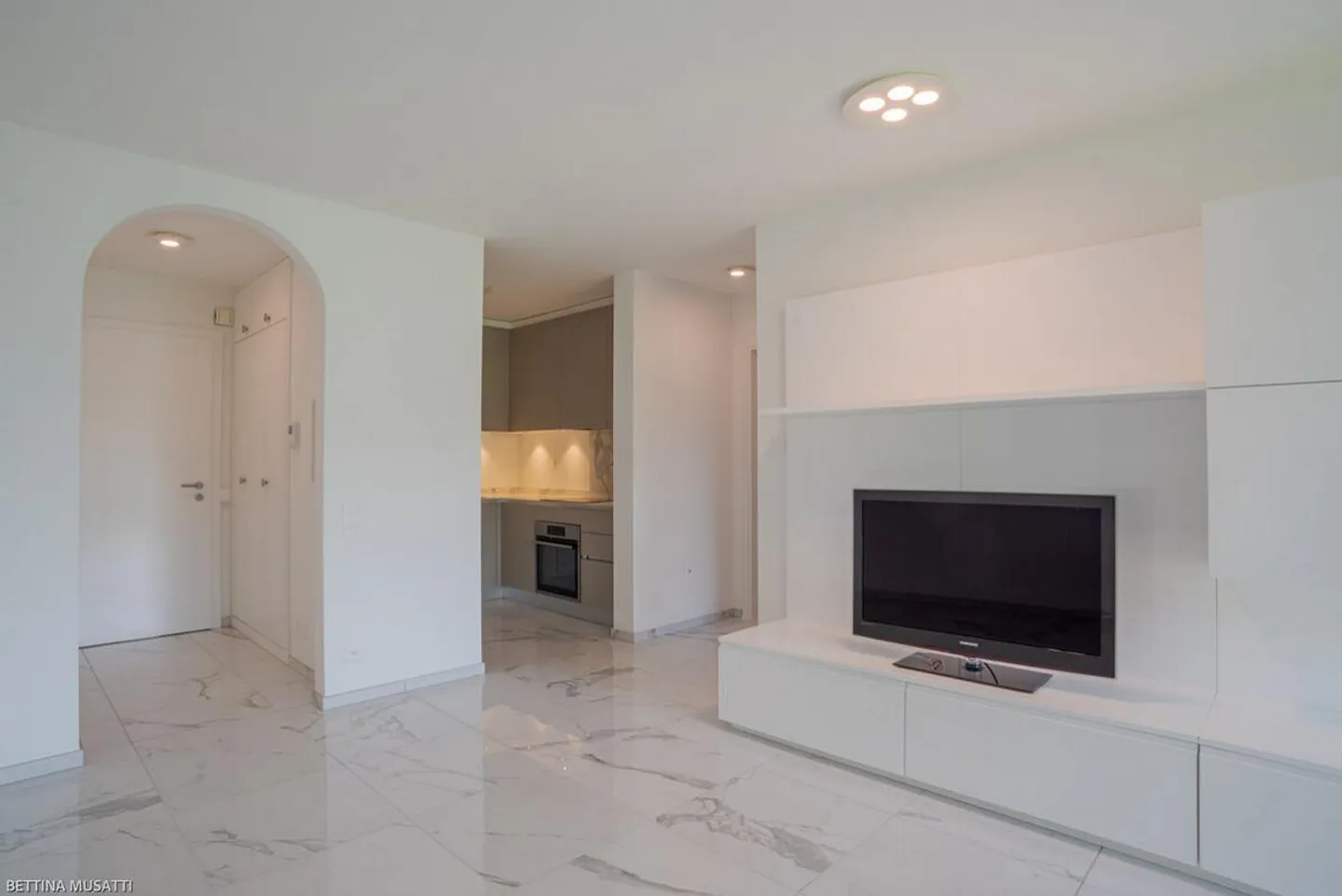 MORCOTE – DAS KLEINE JUWEL VON DEM ALLE GESPROCHEN HABEN - Foto 2 von 15