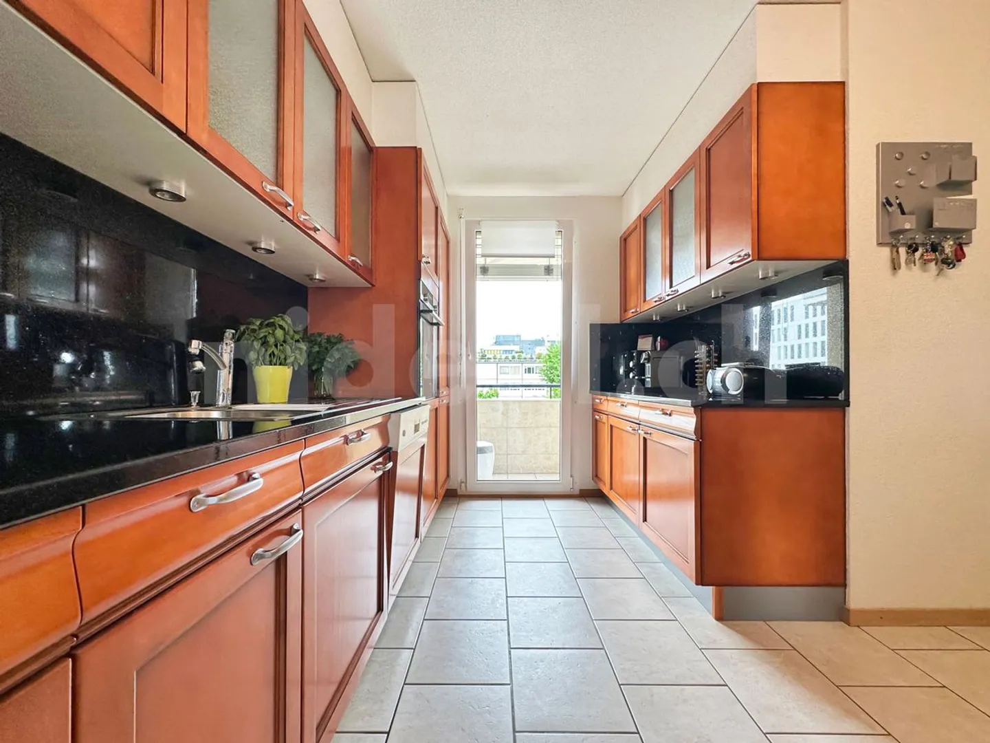 Spacious Triplex Apartment in Renens - Photo 11 of 13