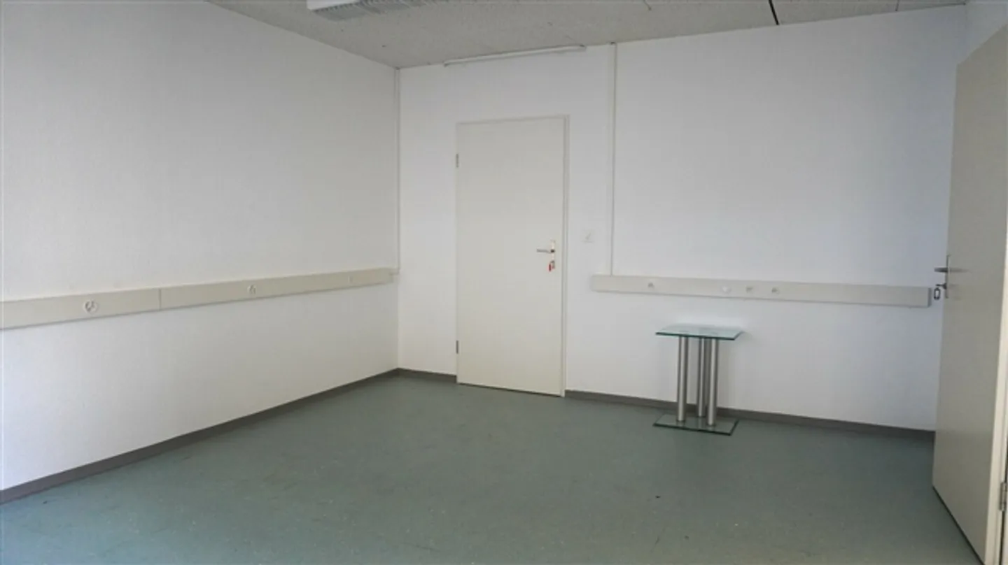 For rent versatile commercial premises - Photo 4 of 12