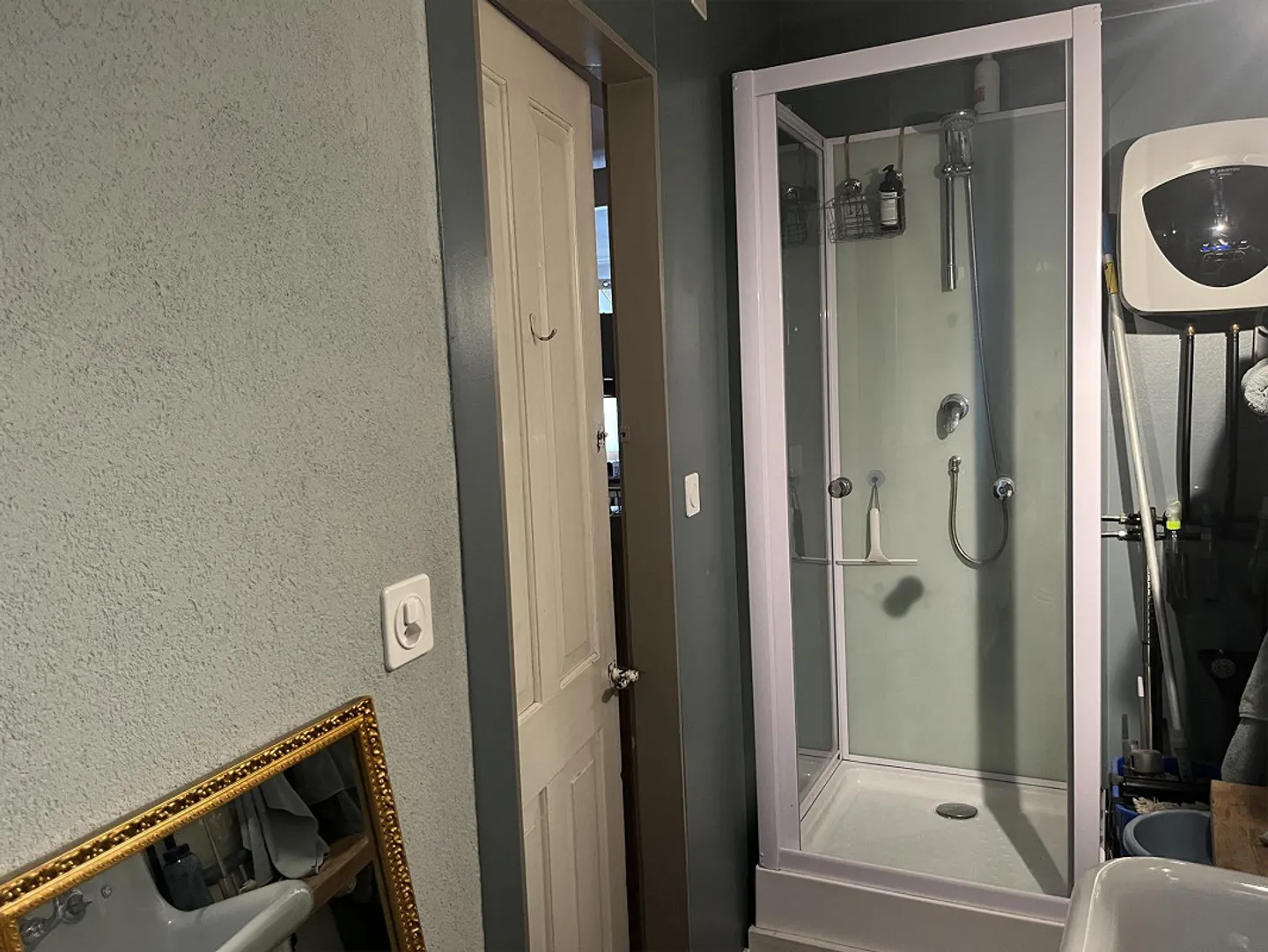 Espace commercial magnifiquement rénové avec style dans un bâtiment historique dans une rue calme - Photo 9 sur 10