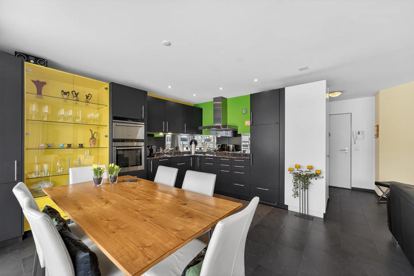 Moderne 2.5-Zimmer-Wohnung mit Balkon und Garage in Luzern - Foto 5 von 8