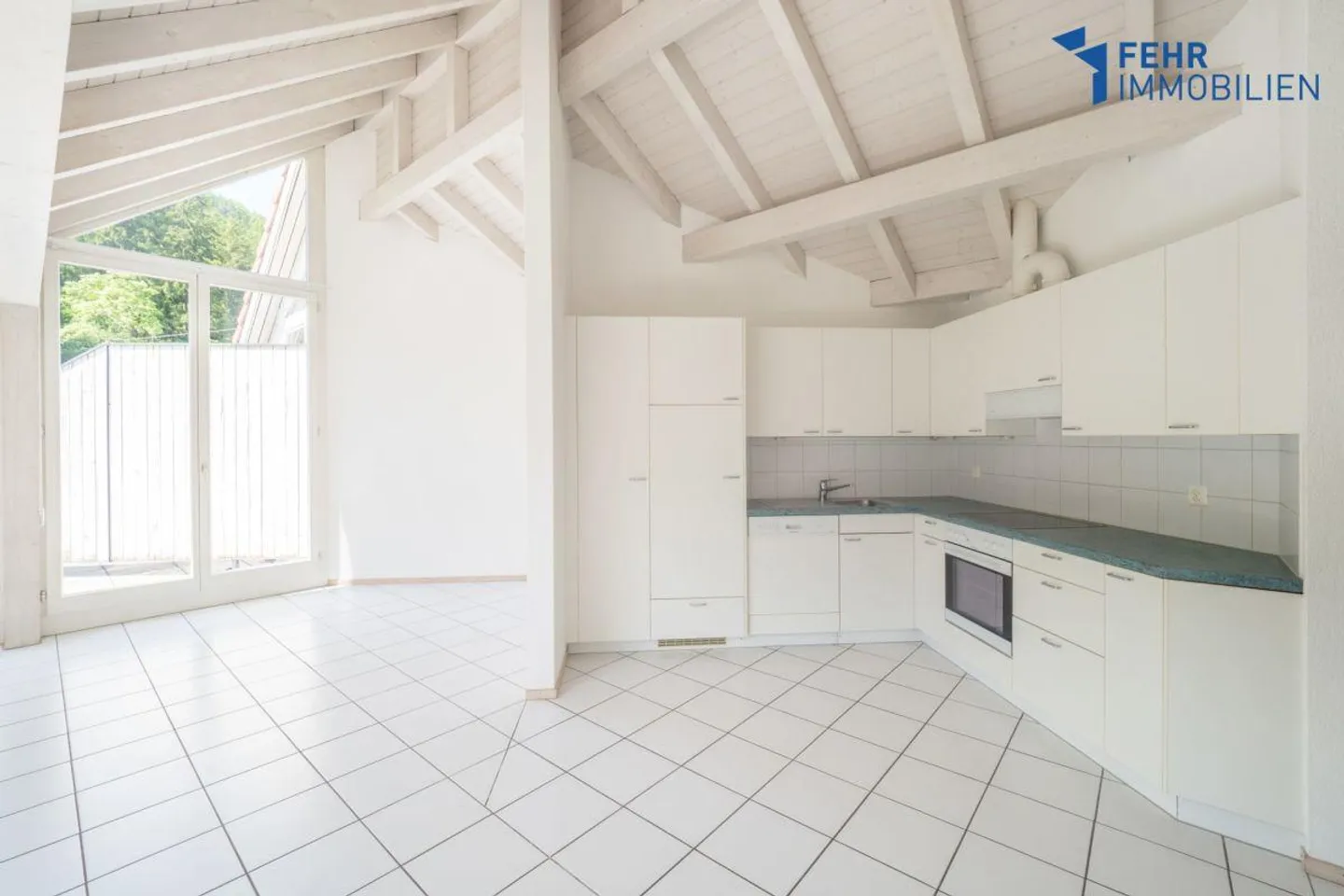 Fehr Immobilier - Appartement en attique confortable de 4½ pièces - Photo 4 sur 13
