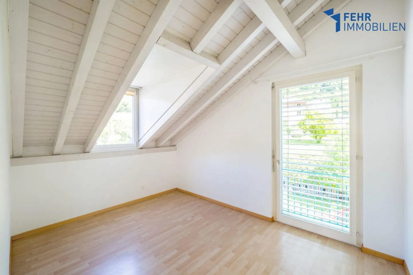 Fehr Immobilier - Appartement en attique confortable de 4½ pièces - Photo 5 sur 13