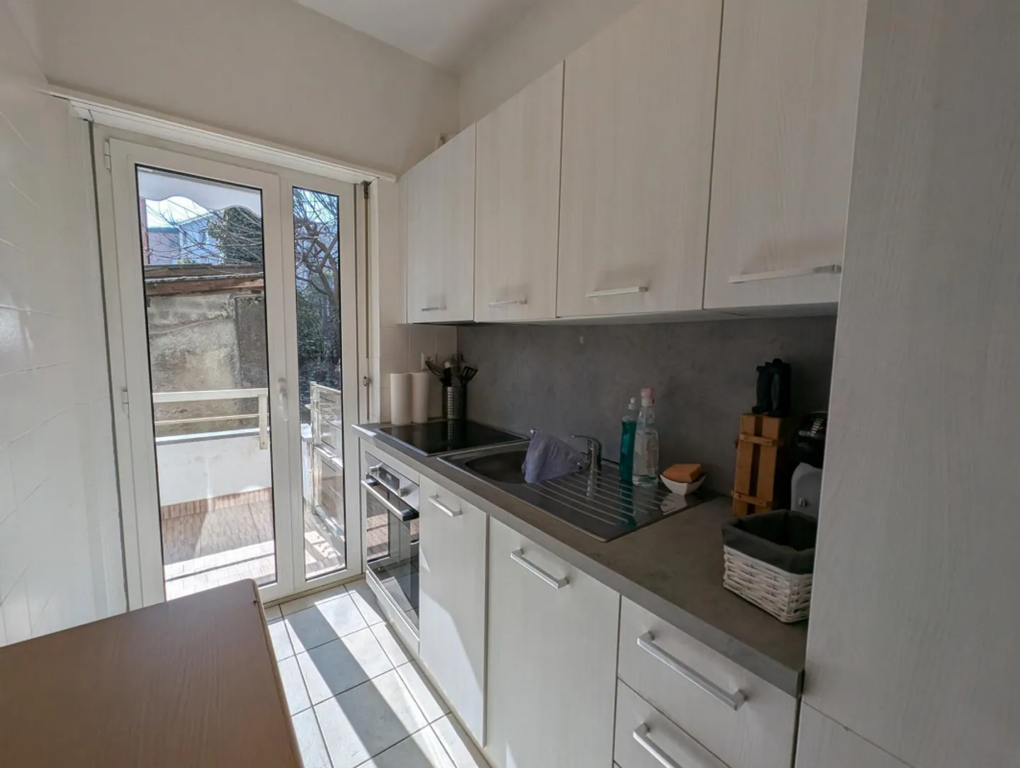 Appartamento accogliente di 3,5 stanze con terrazza e giardino - Foto 3 di 14