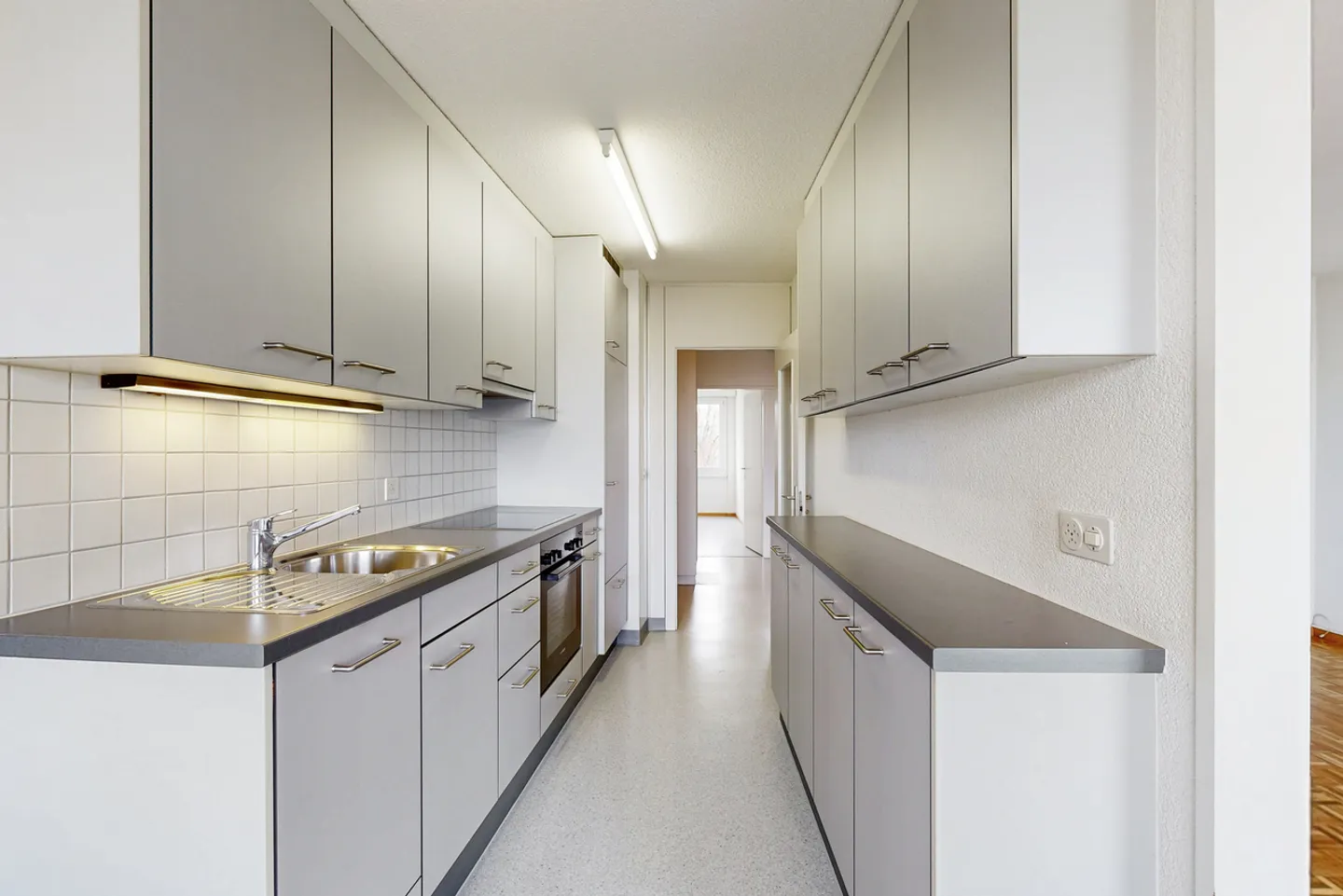 Charming Apartment in Family Area - Photo 4 of 10