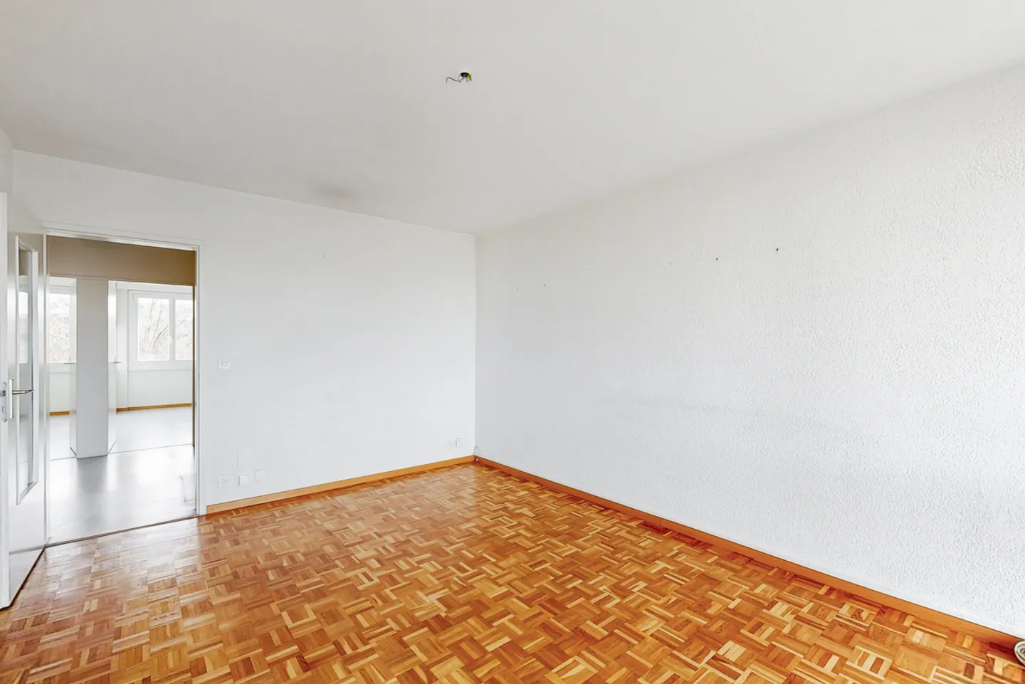 Charming Apartment in Family Area - Photo 2 of 10