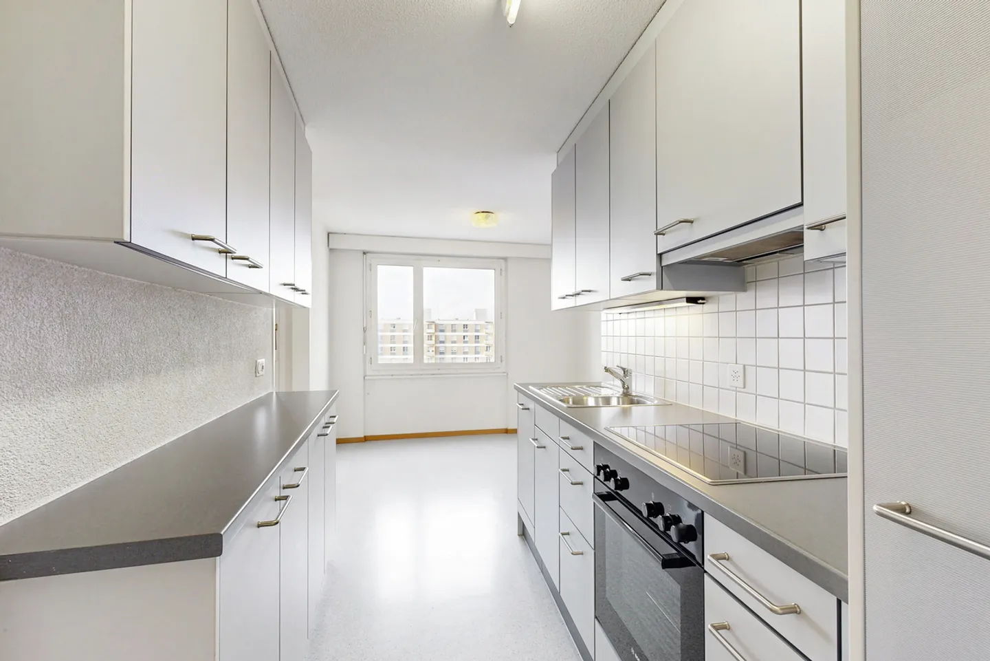 Charming Apartment in Family Area - Photo 3 of 10