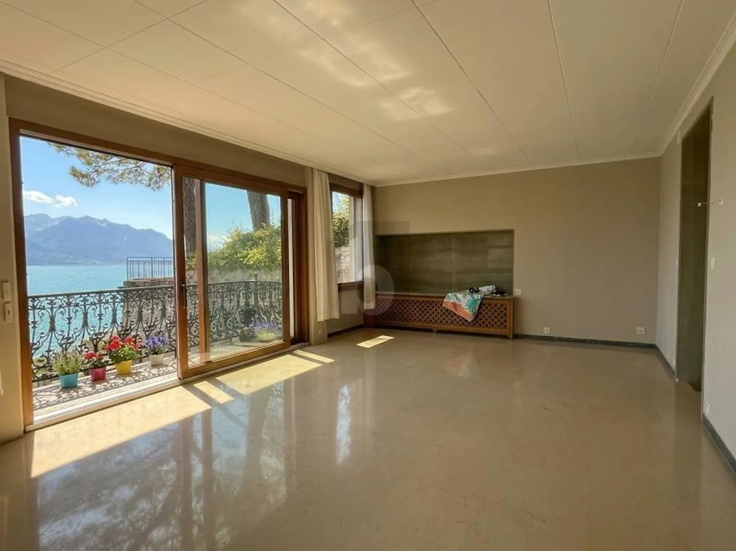 PRIVILEGED LIVING FRAME IN THE HEART OF THE RIVIERA - Photo 2 of 5