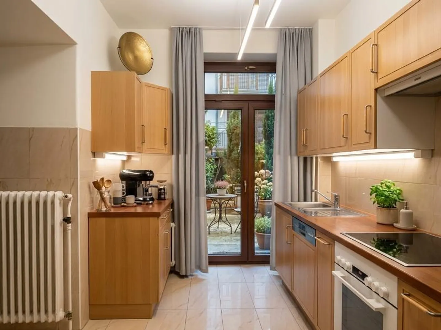PRIVILEGED LIVING FRAME IN THE HEART OF THE RIVIERA - Photo 3 of 5