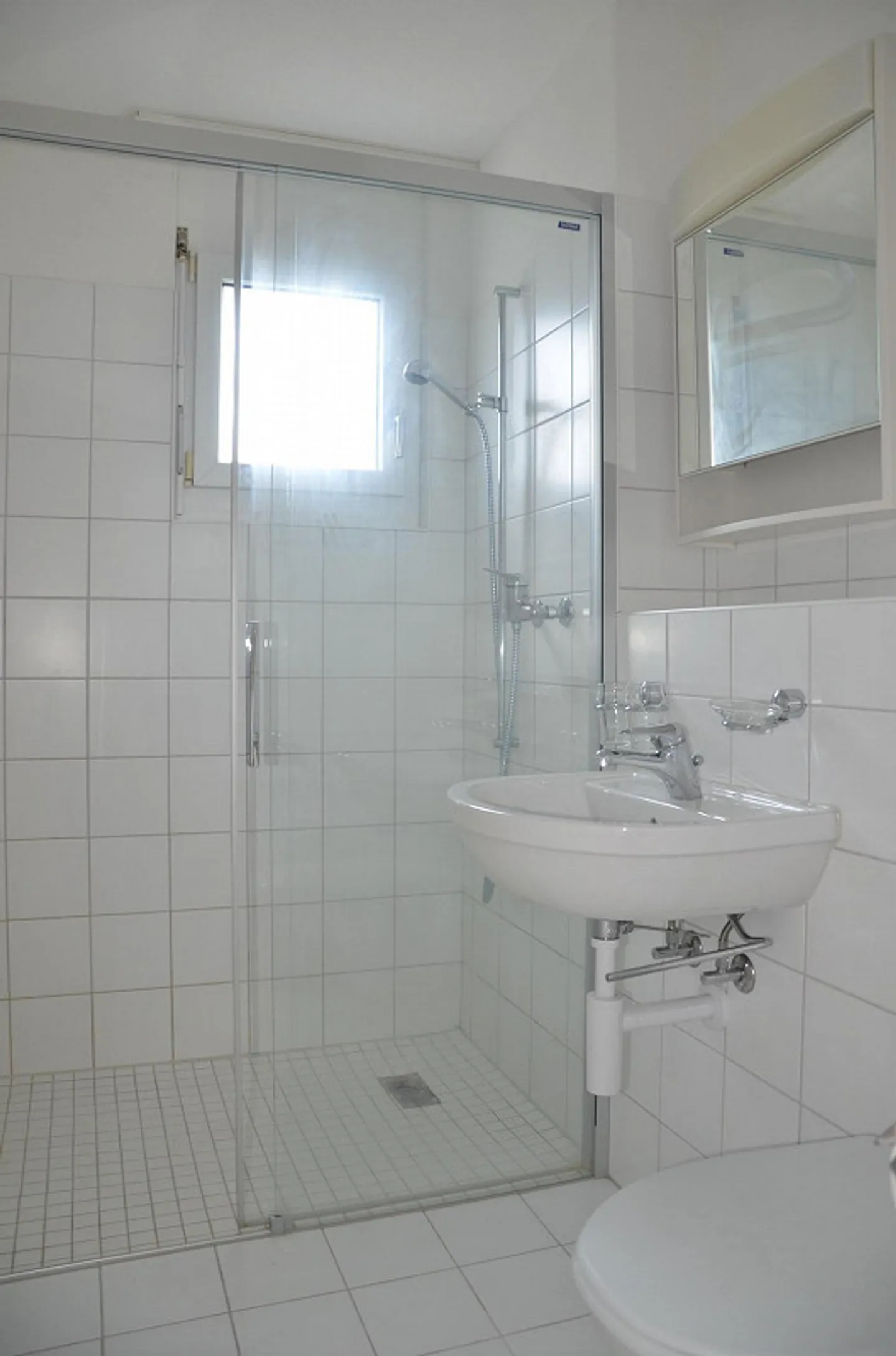 Spacious and Bright Penthouse Apartment - Photo 2 of 8