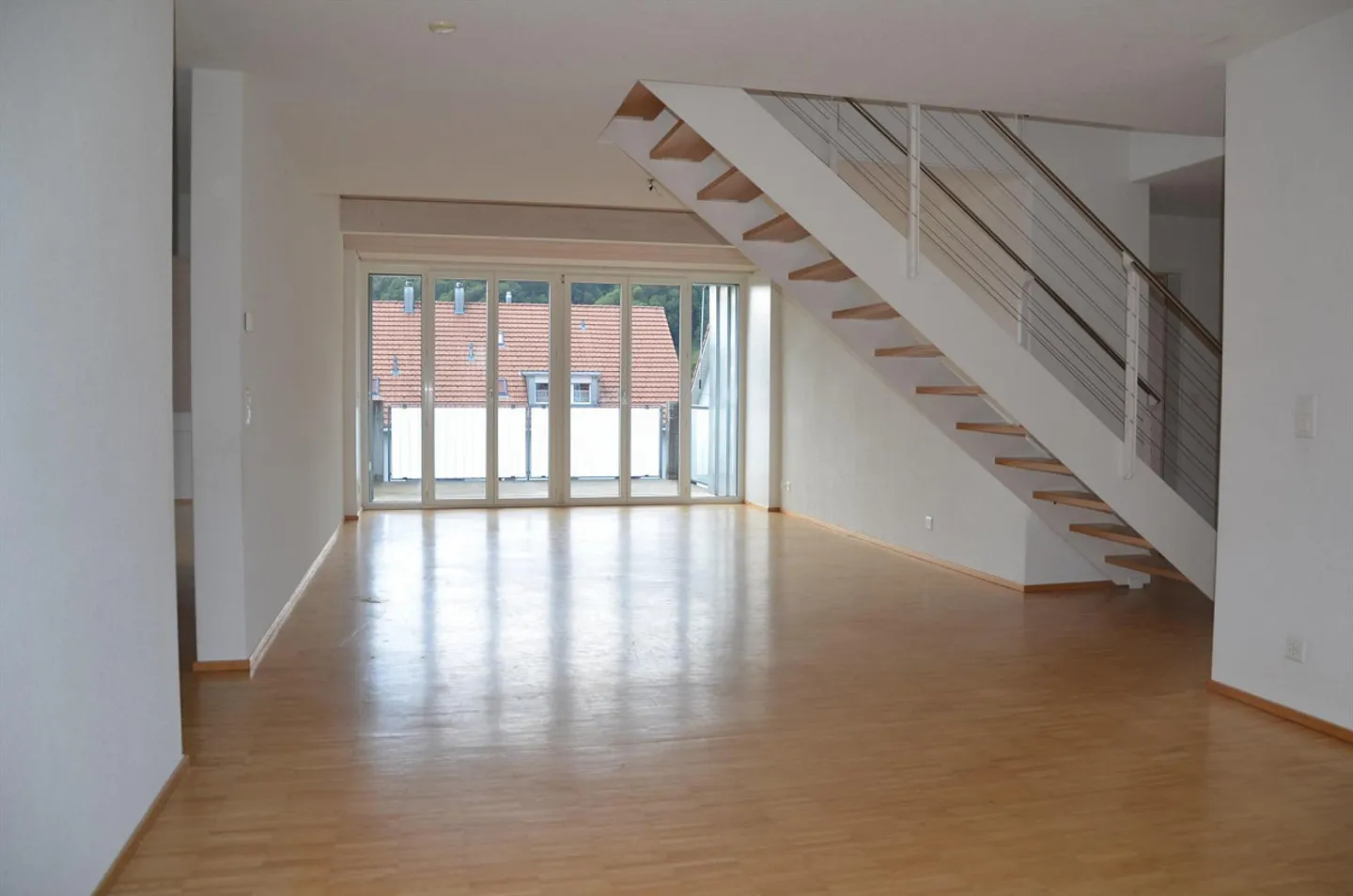 Spacious and Bright Penthouse Apartment - Photo 4 of 8