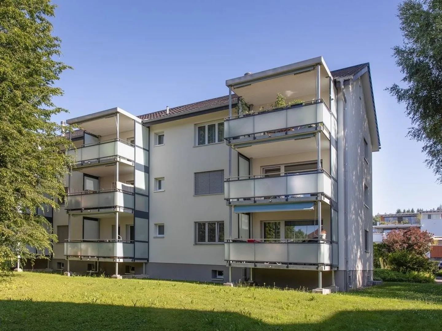 Suchen Sie einen Aussen-Abstellplätze? - Foto 1 von 2
