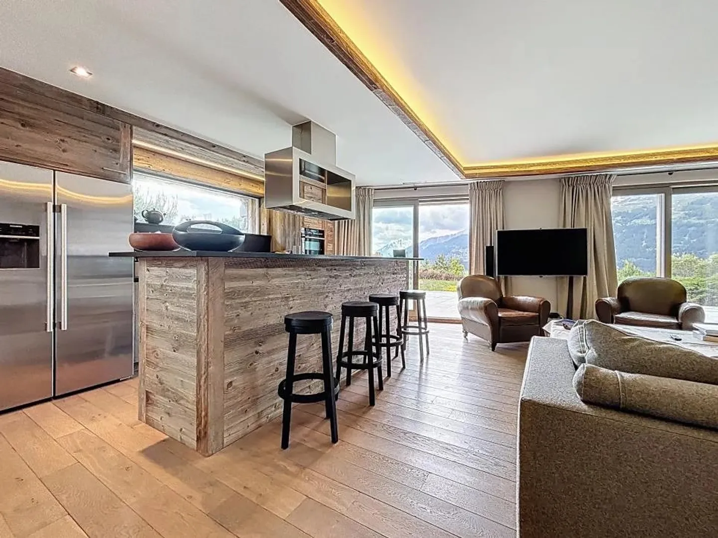 Magnificent 5.5 Room in a Luxury Residence, SPA, Fitness & Carnotzet - Photo 1 of 9