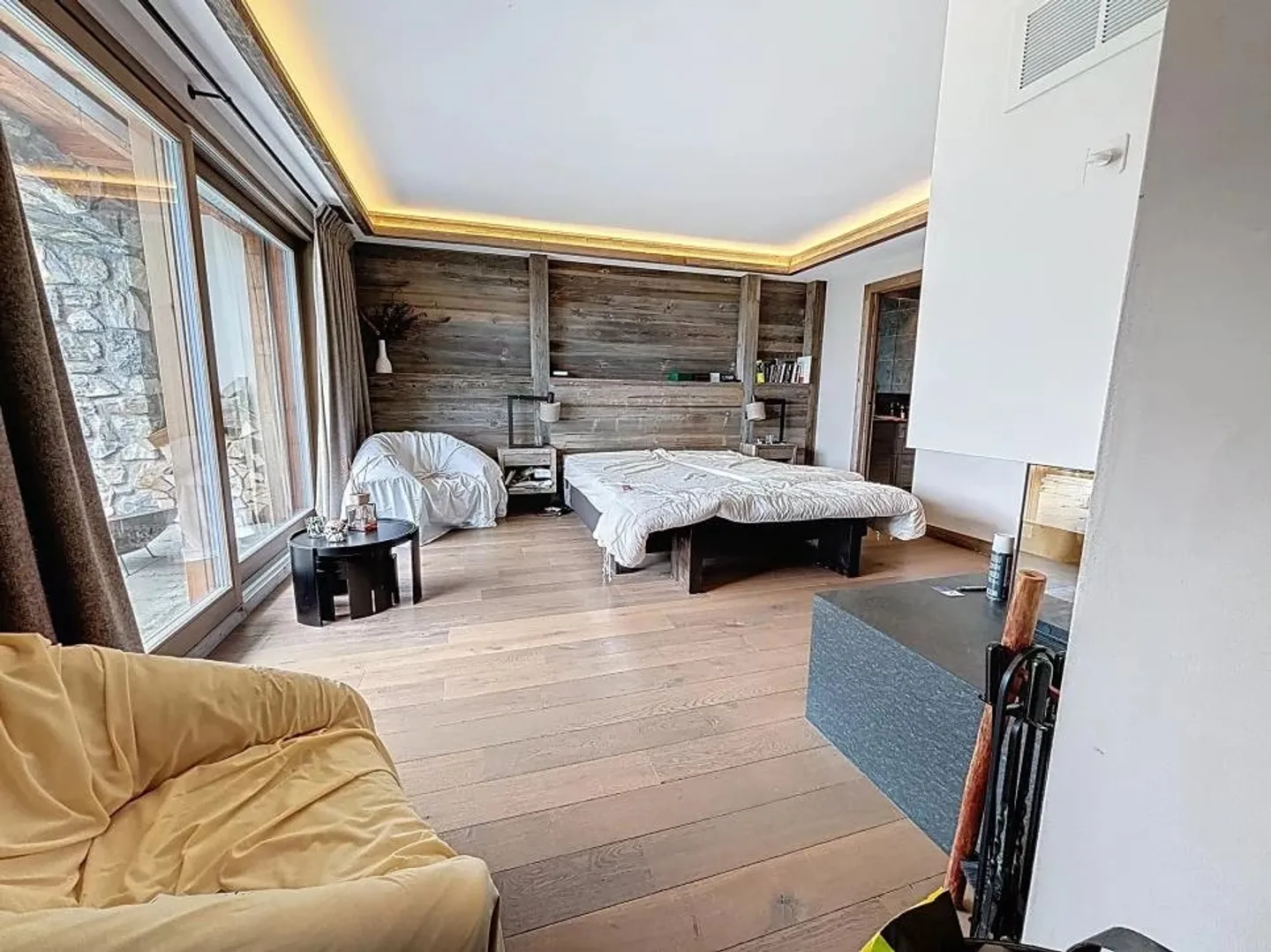 Magnificent 5.5 Room in a Luxury Residence, SPA, Fitness & Carnotzet - Photo 3 of 9