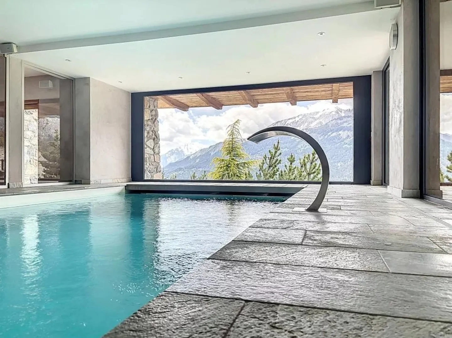 Magnificent 5.5 Room in a Luxury Residence, SPA, Fitness & Carnotzet - Photo 6 of 9