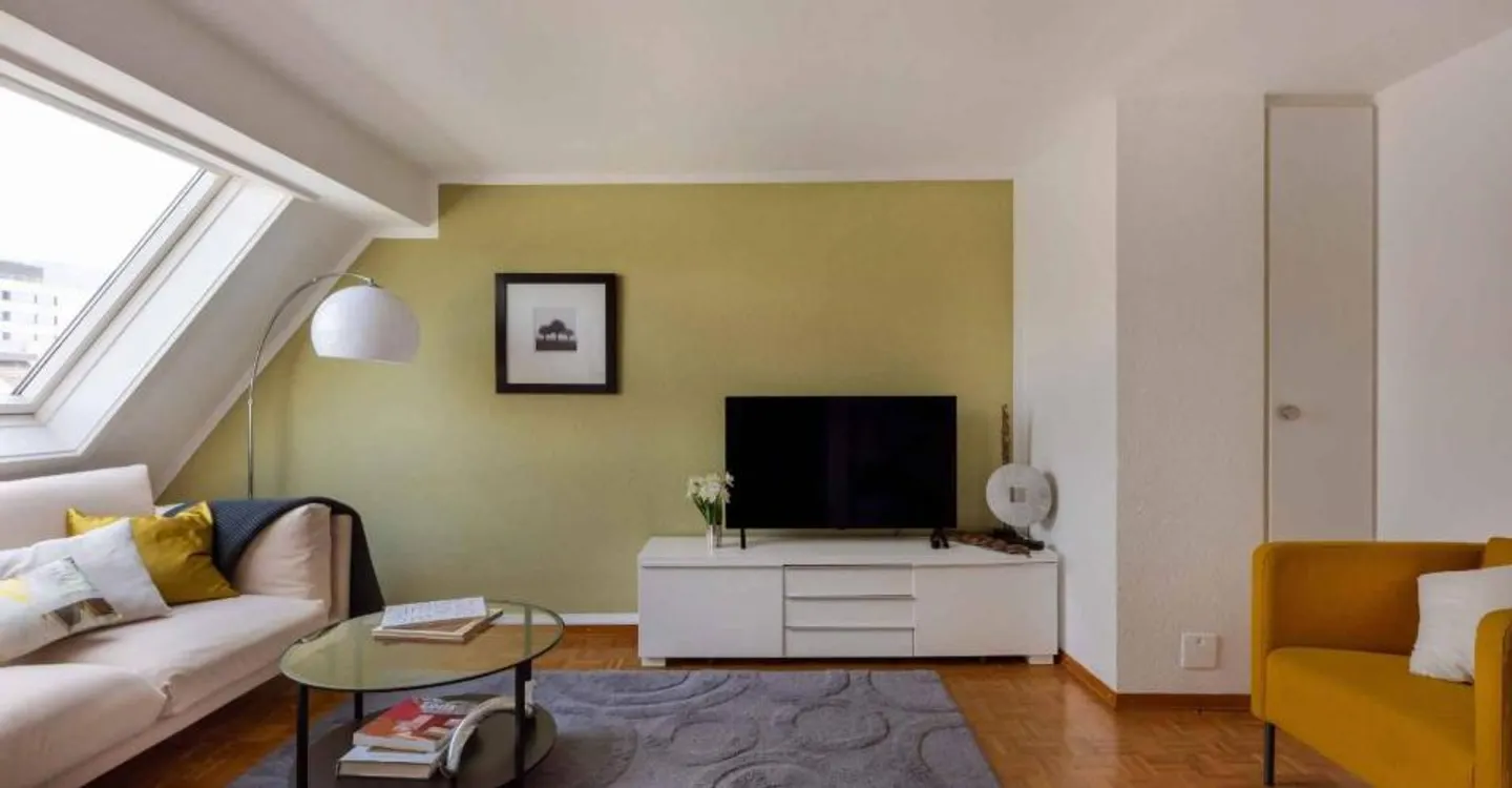 Charmant Appartement 4 Pièces - Photo 2 sur 11