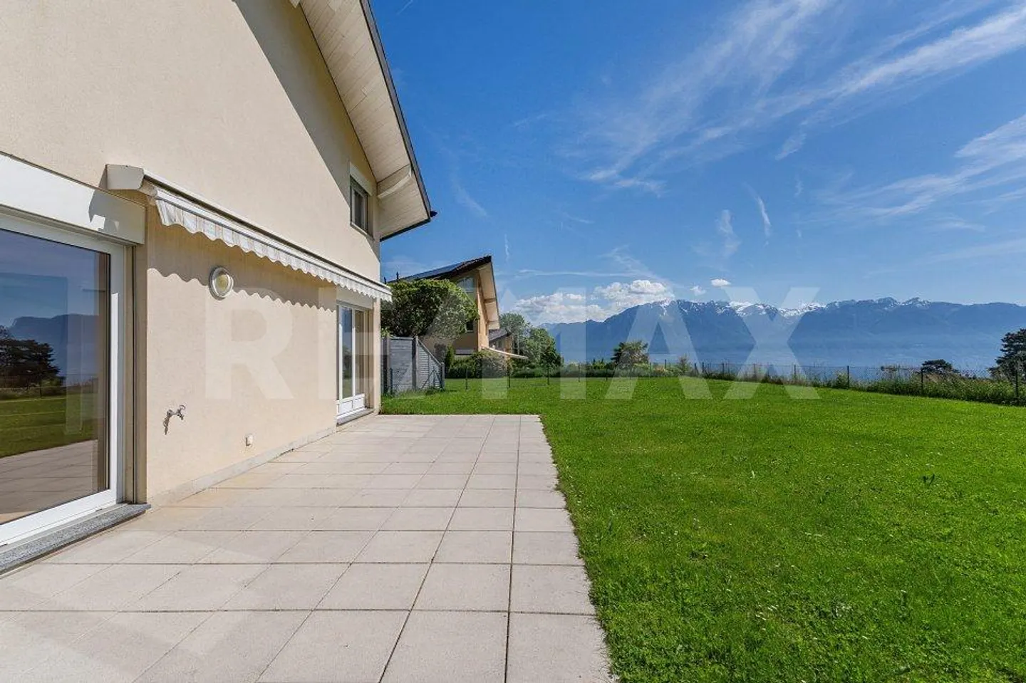 Maison à vendre à Saint-Légier-La Chiésaz, Suisse - Photo 2 sur 8