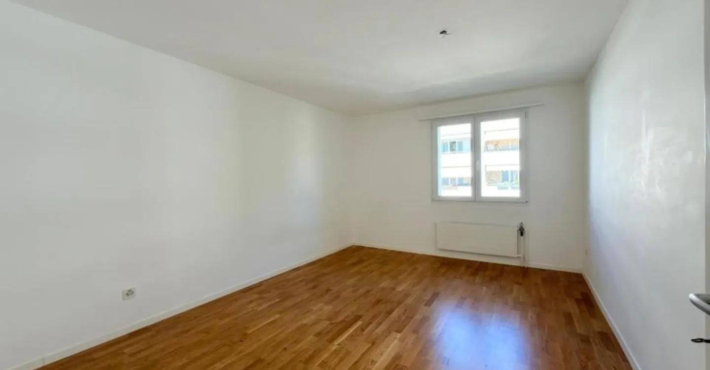 Appartement lumineux de 3.5 pièces avec balcon à Nidau - Photo 3 sur 9