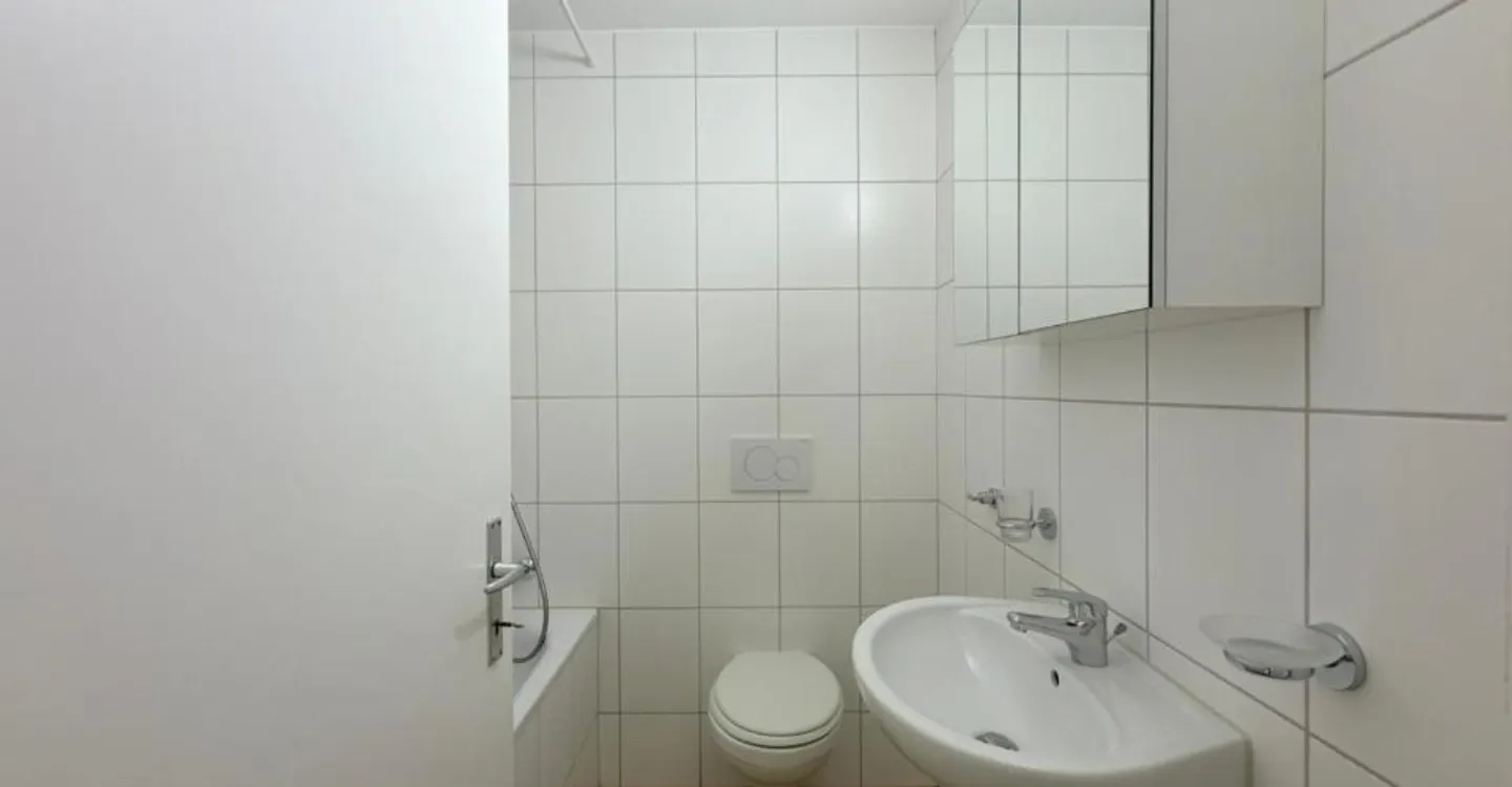 Appartement lumineux de 3.5 pièces avec balcon à Nidau - Photo 4 sur 9