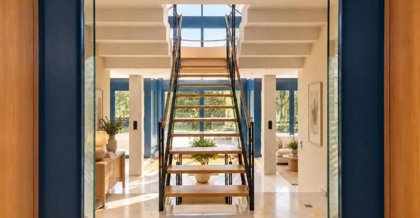 Un'architettura unica nel cuore di un ambiente verde - Foto 2 di 12
