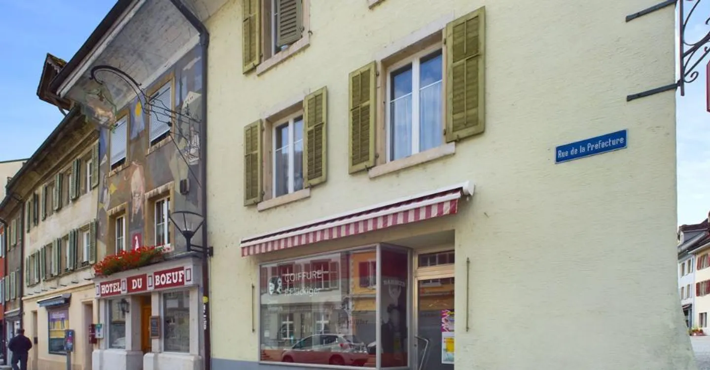 Magnifique et grand immeuble avec un local commercial - Foto 1 di 8