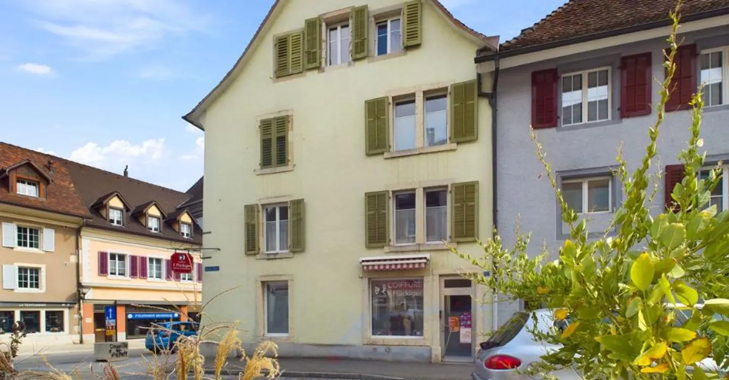 Magnifique et grand immeuble avec un local commercial - Foto 2 di 8
