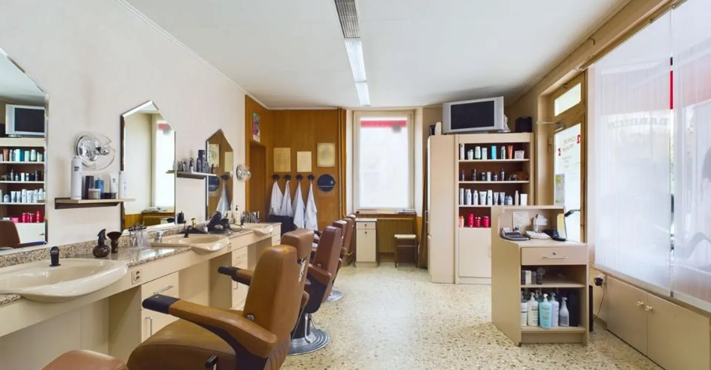 Magnifique et grand immeuble avec un local commercial - Foto 3 di 8