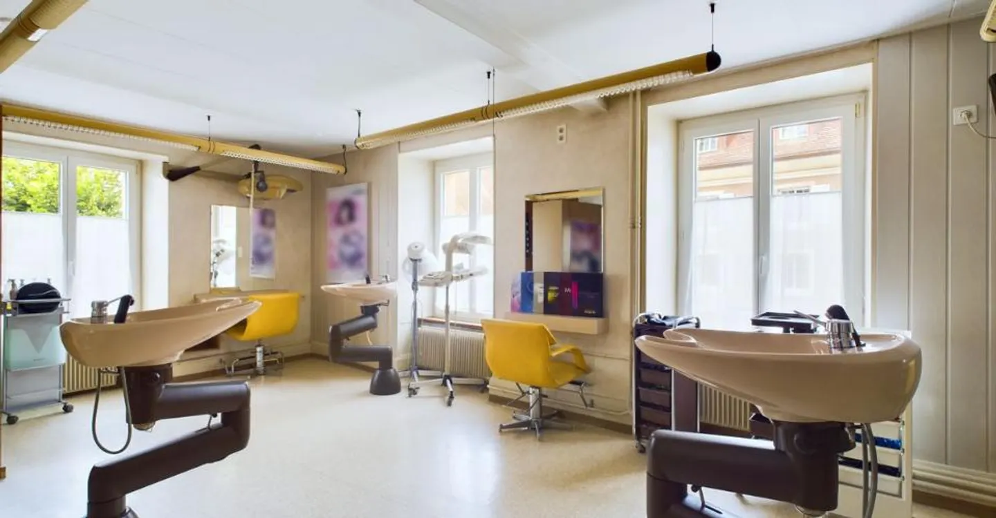 Magnifique et grand immeuble avec un local commercial - Foto 6 di 8
