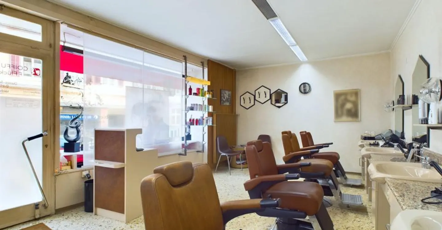 Magnifique et grand immeuble avec un local commercial - Foto 7 di 8