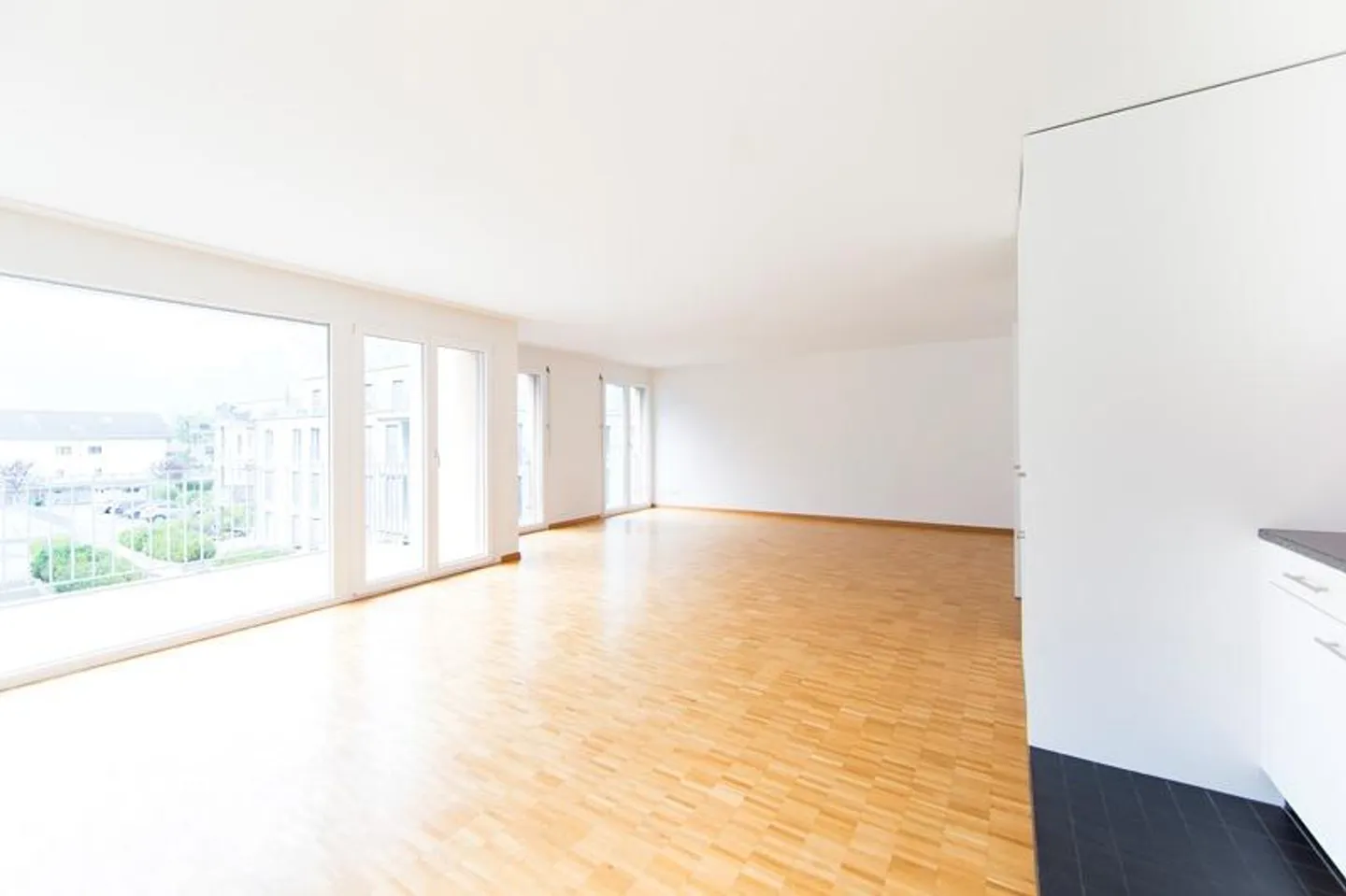 Charming 3.5 Room Apartment Seeks New Tenants - Photo 2 of 6