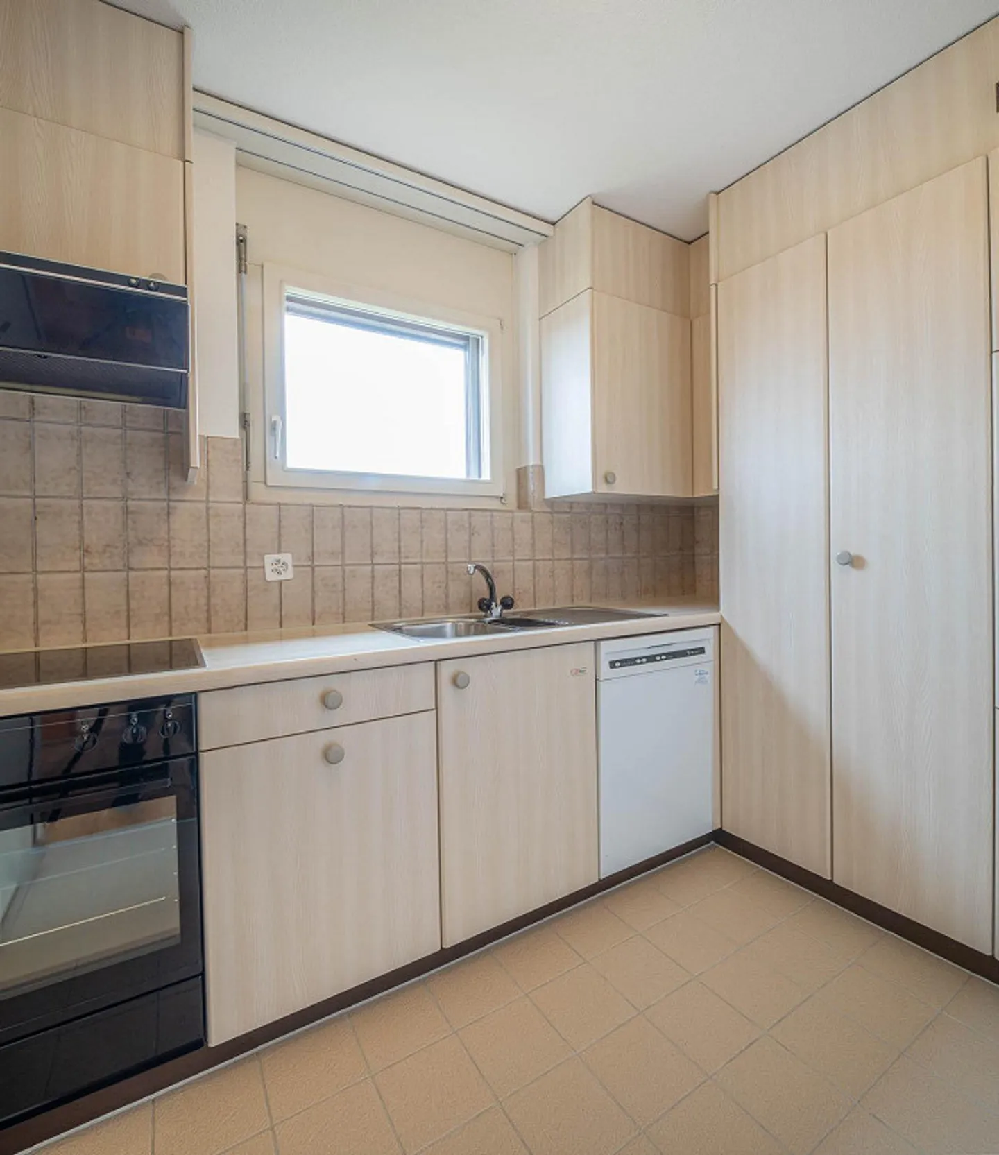 Charming 2.5-room attic apartment for rent in Brüttisellen - Photo 4 of 6
