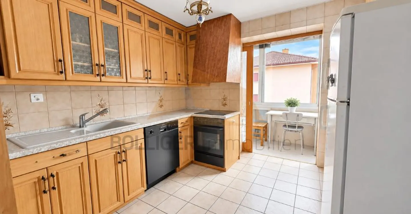 FOR SALE 3-room apartment in PPE and garage-box - Photo 5 of 9