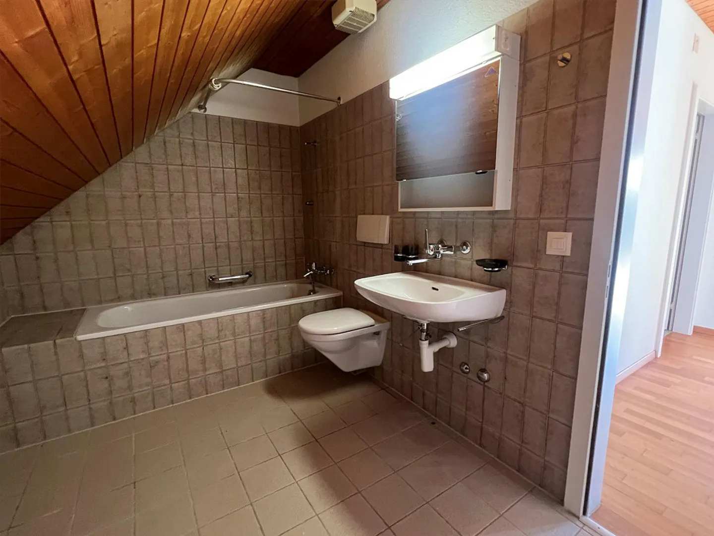 Charming 2.5-room attic apartment for rent in Brüttisellen - Photo 6 of 6