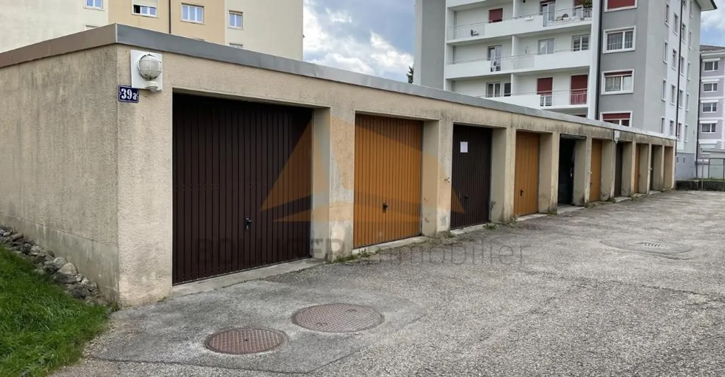 FOR SALE 3-room apartment in PPE and garage-box - Photo 2 of 9