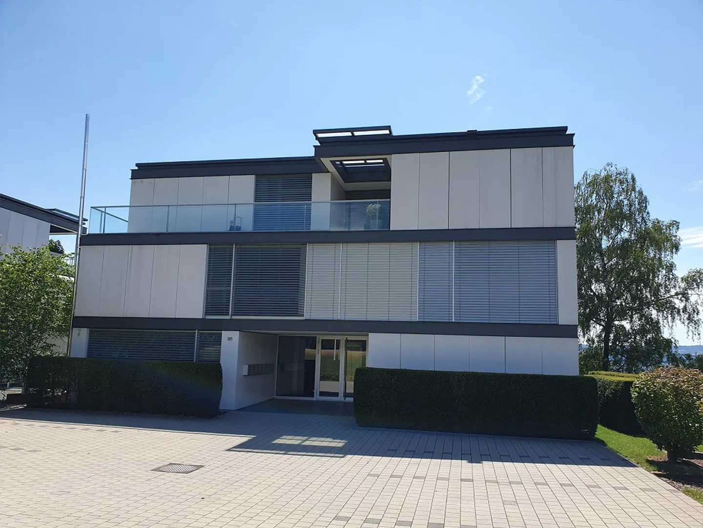 3.5-Zimmerwohnung an ruhiger Lage mit Blick auf den Pfannenstiel - Foto 1 von 9