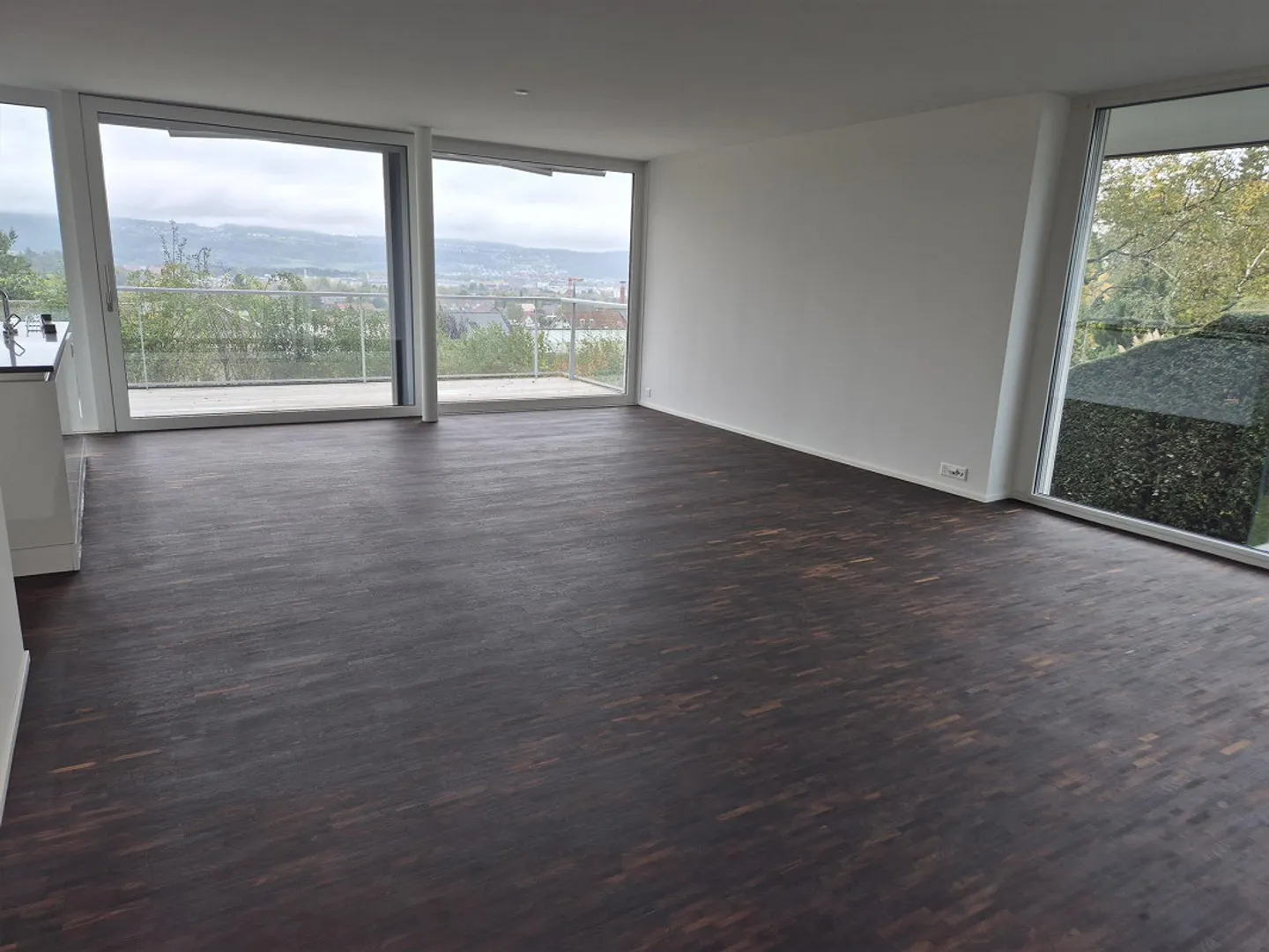 3.5-Zimmerwohnung an ruhiger Lage mit Blick auf den Pfannenstiel - Foto 3 von 9