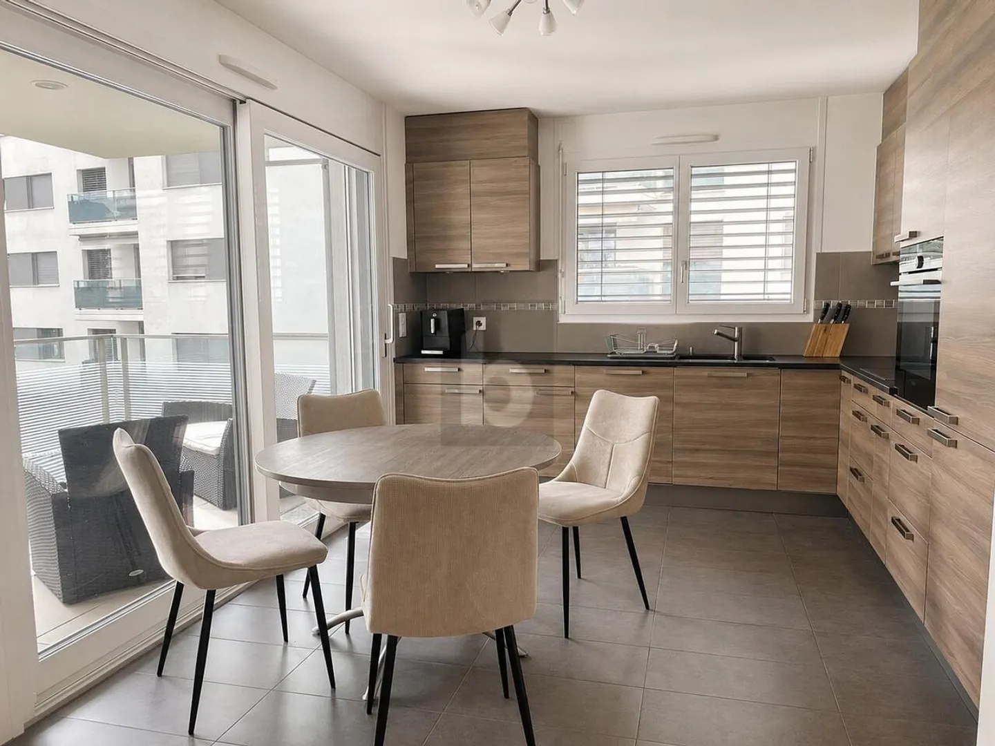 Appartement Moderne Meublé Proche Gare - Photo 1 sur 6