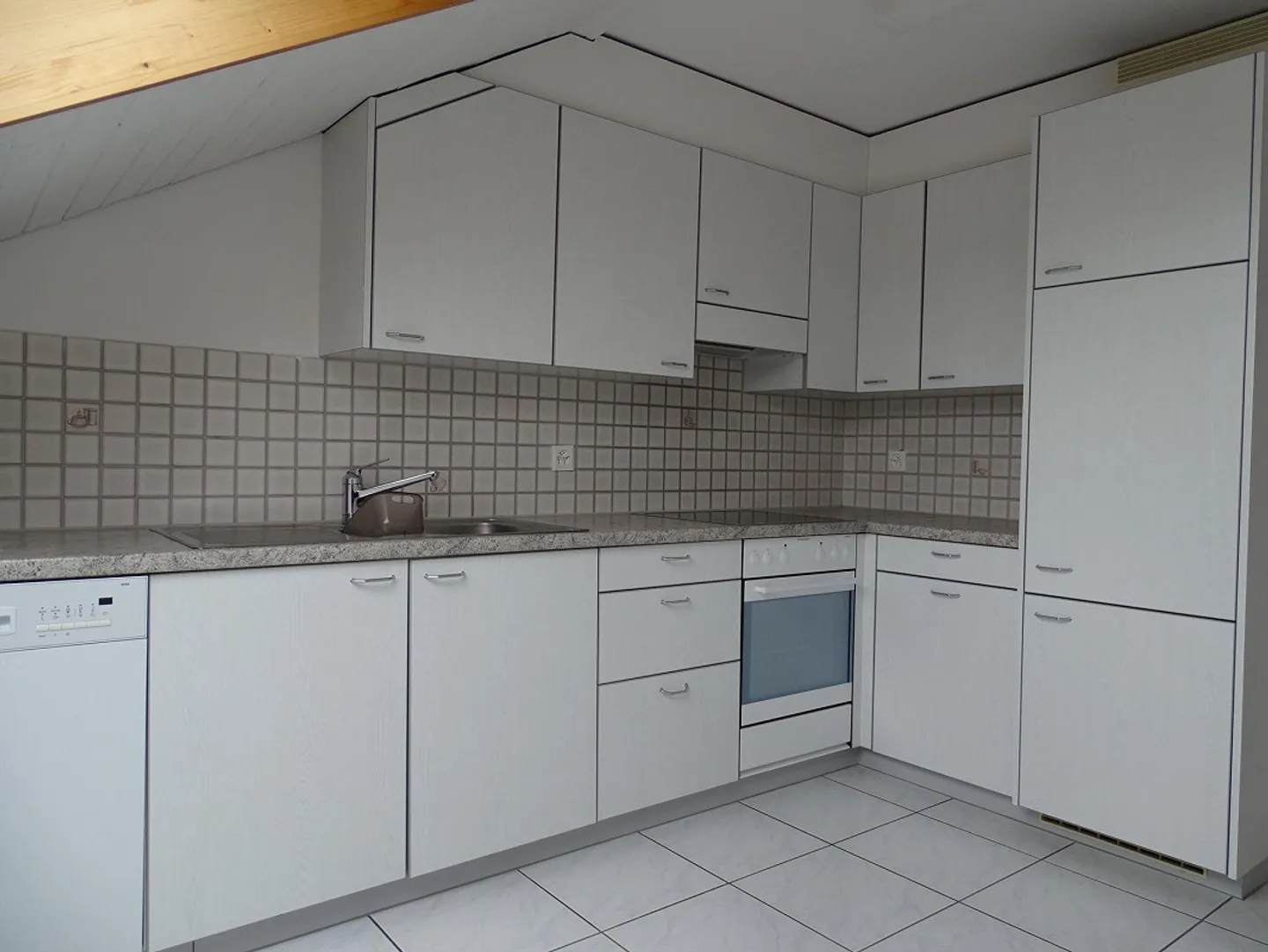 Zona residenziale tranquilla! - Foto 4 di 10
