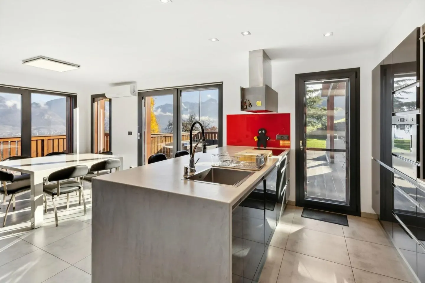 Chalet moderne avec vue imprenable - Photo 4 sur 13