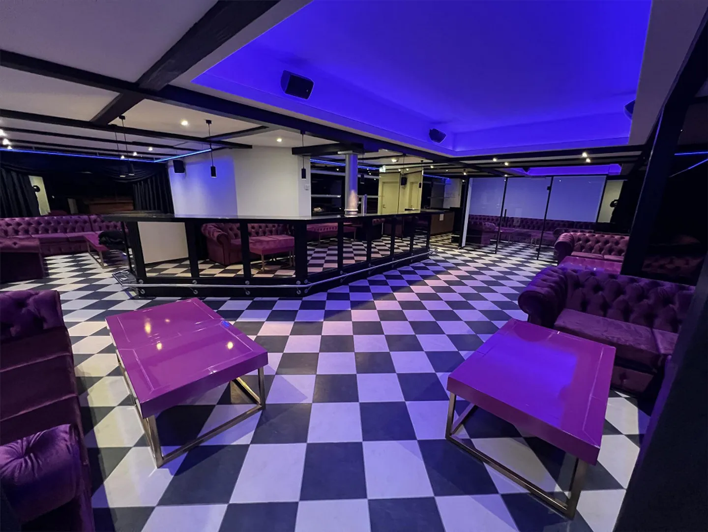 Bar opérationnelle avec équipements de pointe directement à la gare de Wil SG - Photo 1 sur 21