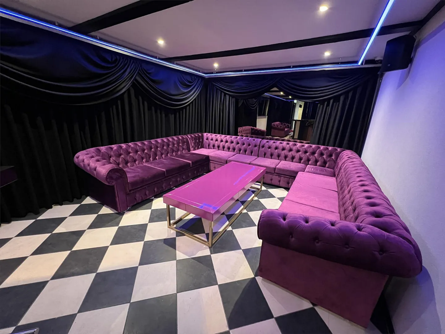 Bar opérationnelle avec équipements de pointe directement à la gare de Wil SG - Photo 4 sur 21